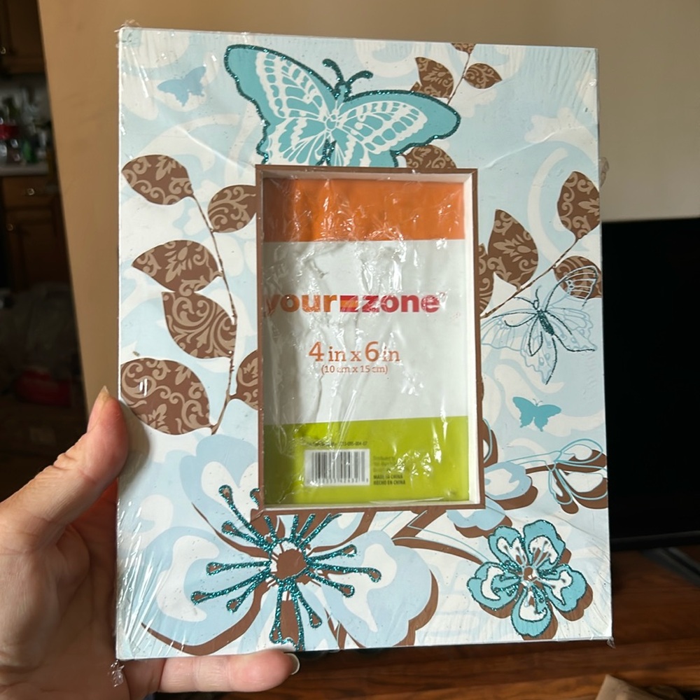 Sealed new butterfly picture frame 4 in by 6 in photo